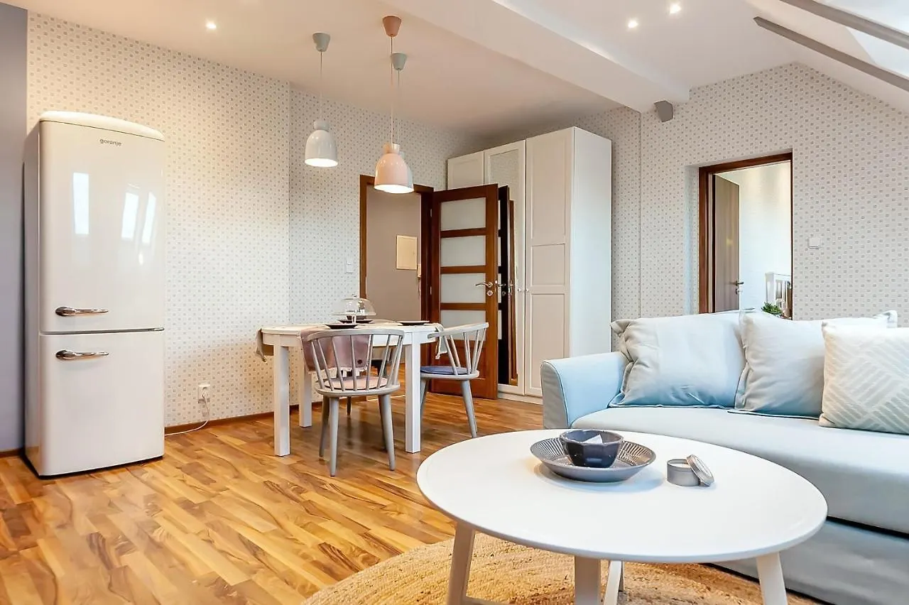 Attic Apartment On Waterfront / View / Netflix プラハ チェコ