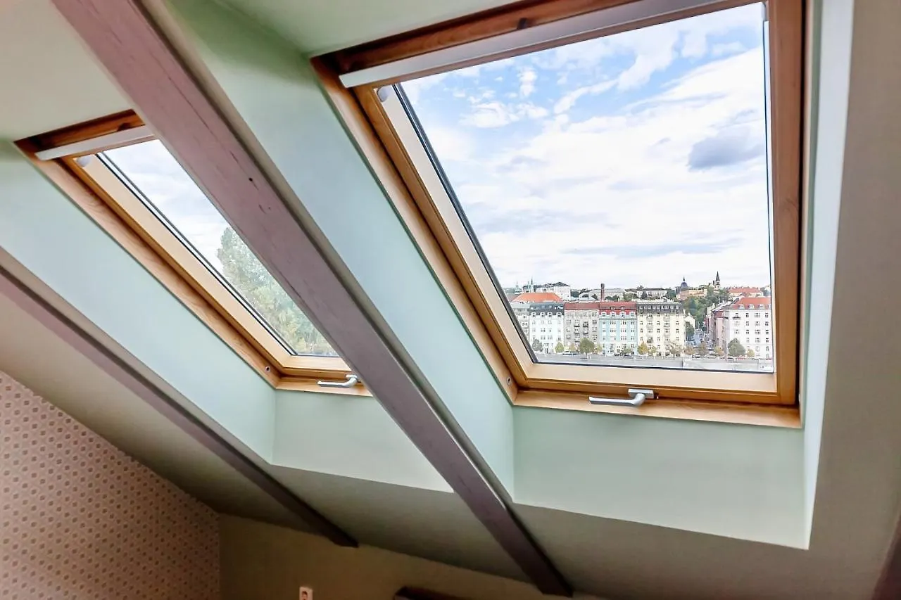 Attic Apartment On Waterfront / View / Netflix プラハ 0*,